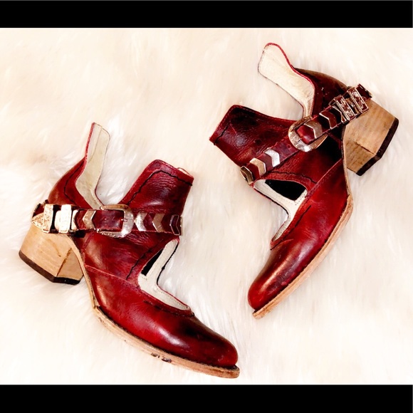 FREEBIRD Blade Burgundy Ankle Bootie - Picture 5 of 9